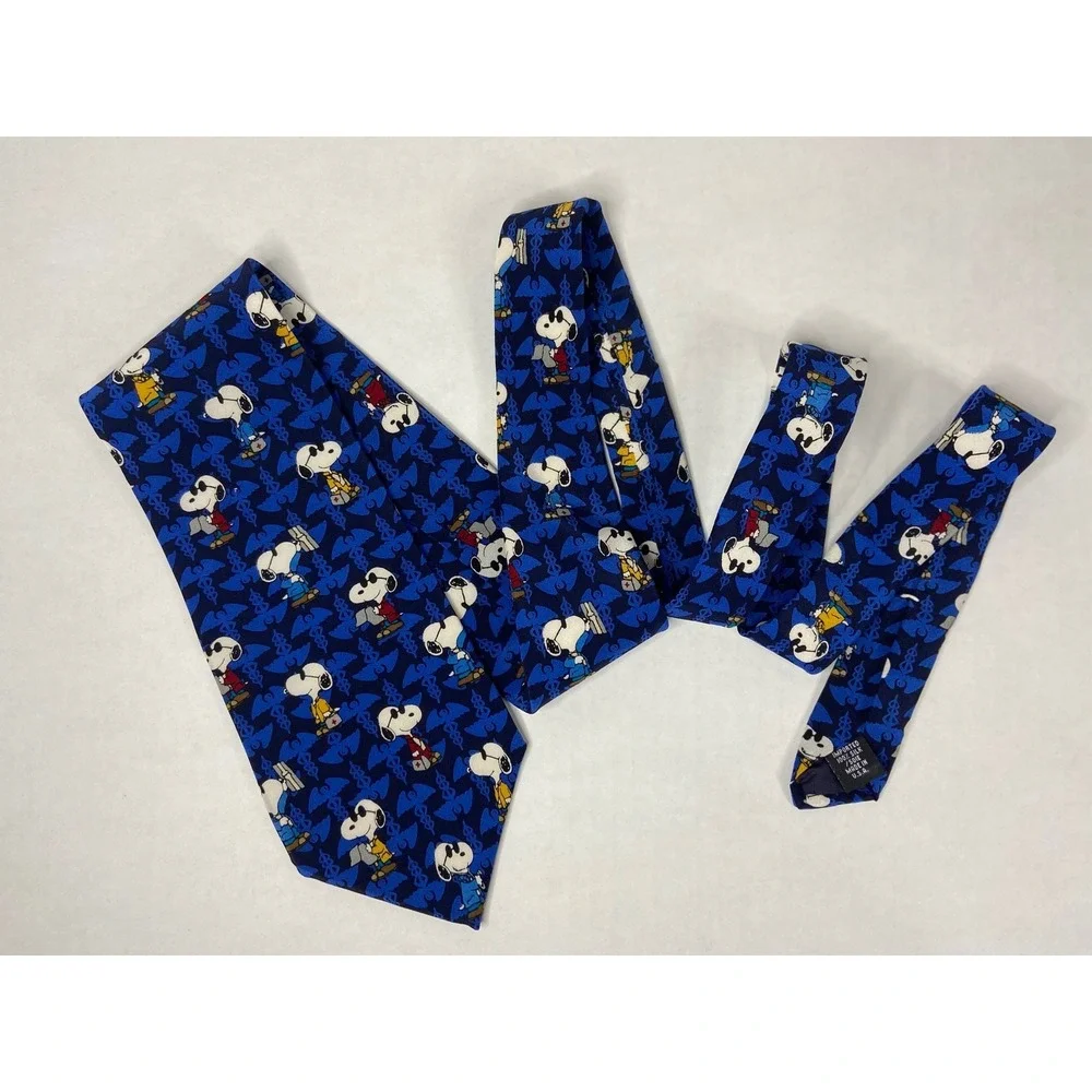 Vintage Snoopy Peanuts Medical Doctor Silk Tie‎ Blue Open Wide Woof RN USA